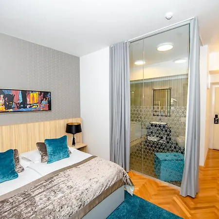 Hotel Urban Boutique Center 4*